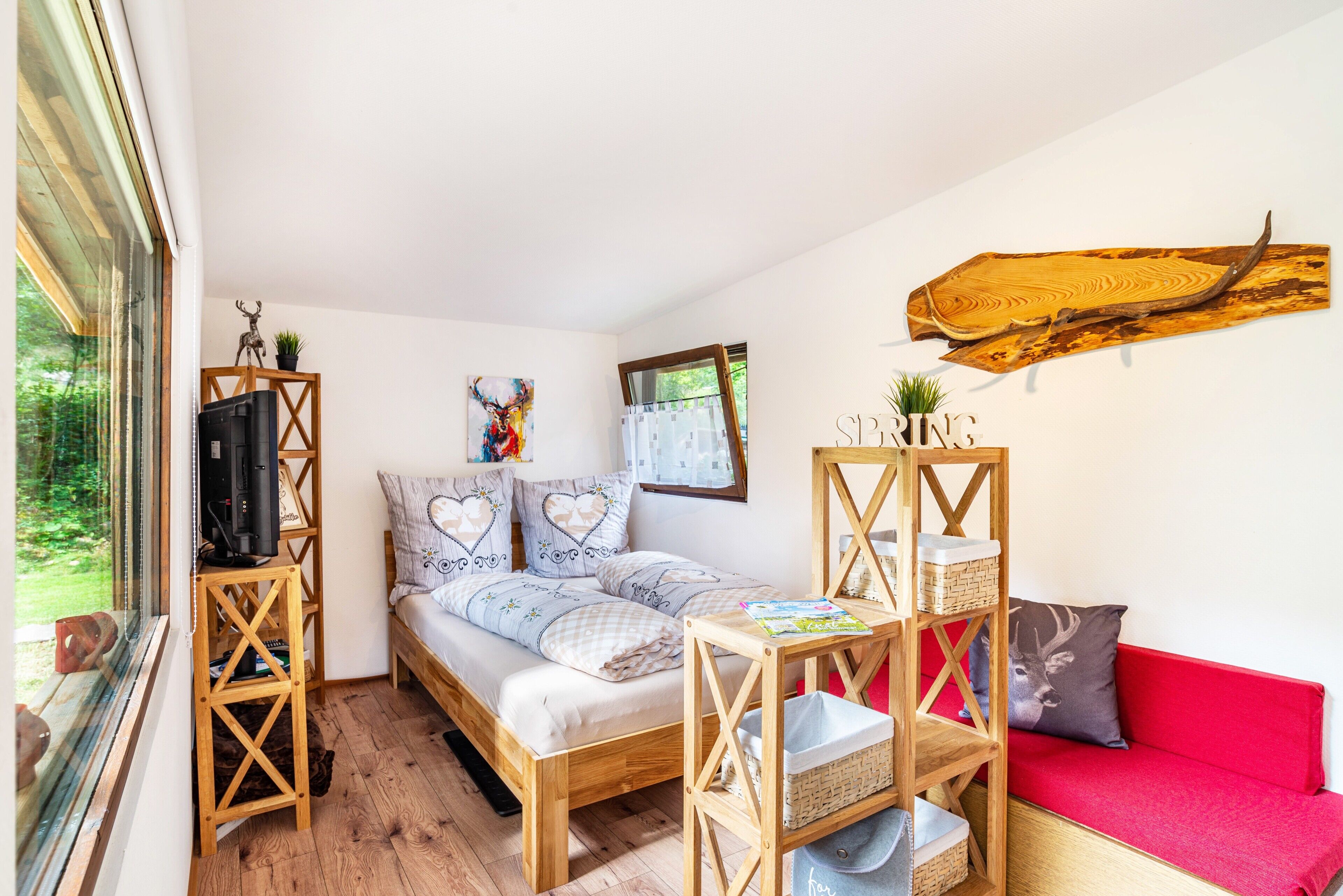 1 bedroom, bed sheets