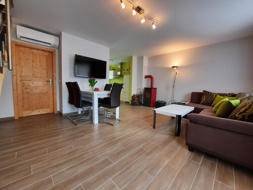 Ferienhaus "Emelie Geiseltalsee" mit Seeblick, Gemeinschaftsterrasse und Klimaanlage