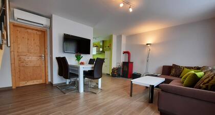 Ferienhaus "Emelie Geiseltalsee" mit Seeblick, Gemeinschaftsterrasse und Klimaanlage