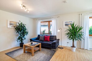 TV - Holiday Apartment "Liebich" with Balcony & Wi-Fi (Bühl)