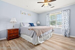 6 bedrooms, iron/ironing board, travel cot, free WiFi - Welcome to Samantha Place Retreat on beautiful Lake Martin !! 6 Br/4Ba (Dadeville)