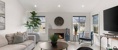 Smart-tv, een open haard en videospelletjes