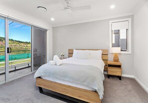 4 عدّة غرف نوم ومكواة/لوح كي وواي فاي وملاءات أسرّة