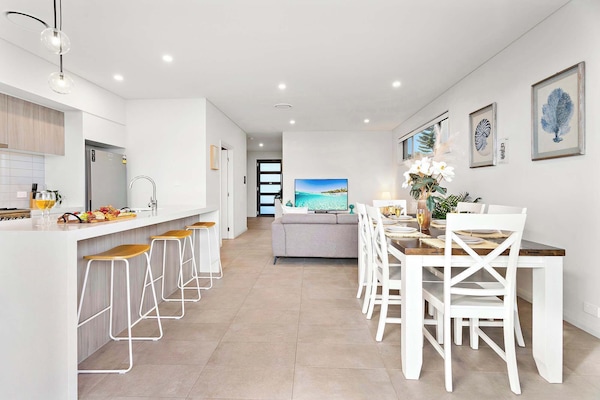 Kitchen, Dining & Living - Free Wifi - Coffee Machine