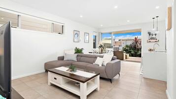 Televisión, oficina