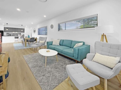 Village Seaside Retreat - Modern, Walk to Beach