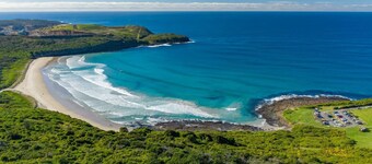 Village Seaside Retreat - Modern, Walk to Beach