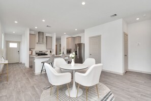 Dining - Cozy and Spacious 4-bedroom retreat near Medical Center and Downtown Houston.  (Houston)