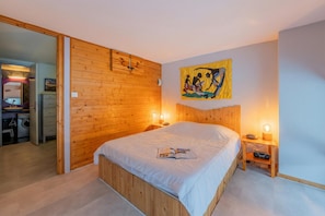 2 soverom, strykejern/-brett, wi-fi (inkludert) og sengetøy