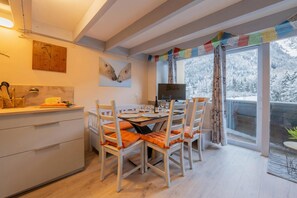 Dining area - Grand Roc C319 280m from Slopes, View, Parking & WiFi, Argentière (Chamonix), France (Argentière (Chamonix))