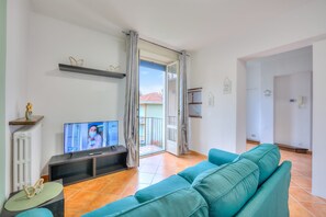 TV - Riccardo House Stresa 1 min from Lake, Stresa, Italy (Stresa)