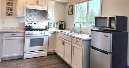 Denali Double House- 3 bedroom by airport and lakes!