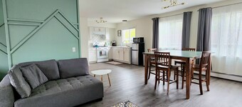 Denali Double House- 3 bedroom by airport and lakes!