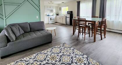 Denali Double House- 3 bedroom by airport and lakes!