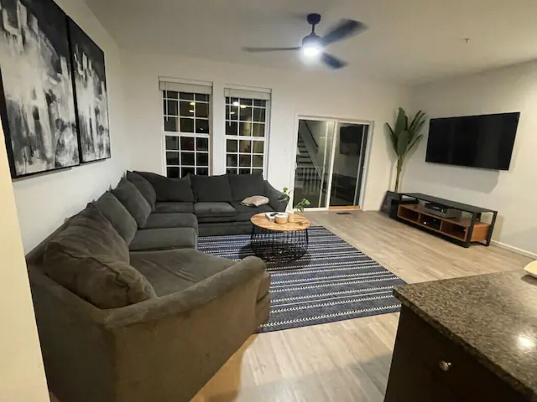 Beautiful Cozy 3 bedroom Townhome