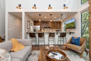 Smart-TV, Kamin, Tischtennisplatte