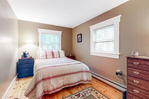 3 quartos, acesso à internet, roupa de cama