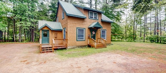 Sheridans' Getaway | Dog-friendly house in Newry, 1 mile to Sunday River