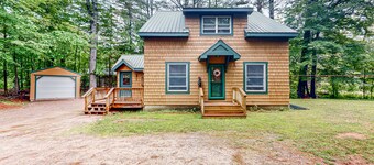 Sheridans' Getaway | Dog-friendly house in Newry, 1 mile to Sunday River