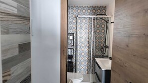 Hair dryer, towels
