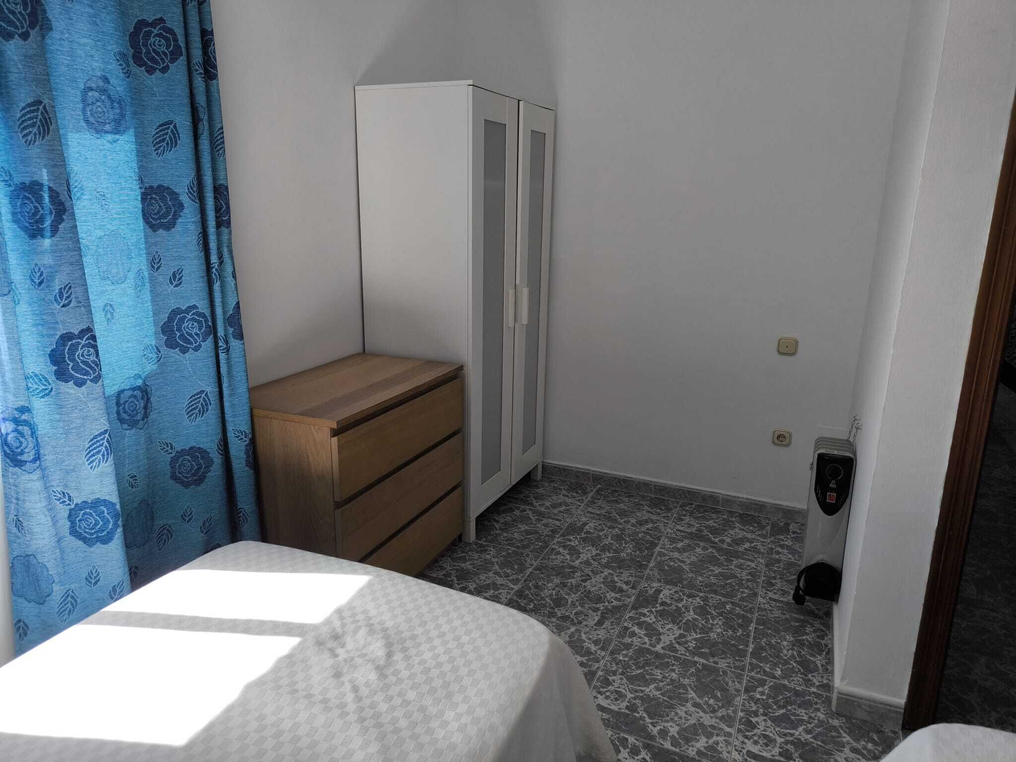 3 bedrooms, iron/ironing board, bed sheets