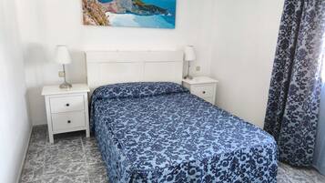 3 slaapkamers, een strijkplank/strijkijzer, wifi, beddengoed