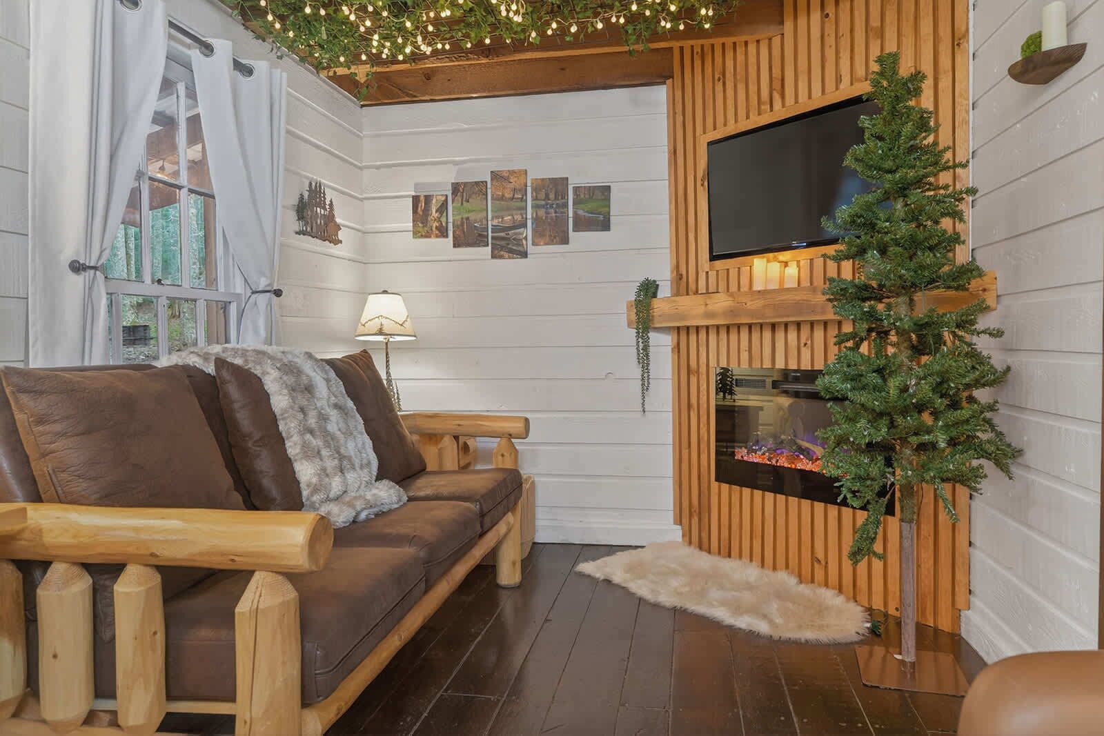 Televisión, chimenea, oficina