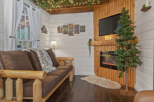 Good Times cabin at Saluda Grade Cabins!