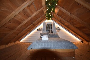 1 bedroom, WiFi, bed sheets - Good Times cabin at Saluda Grade Cabins! (Saluda)