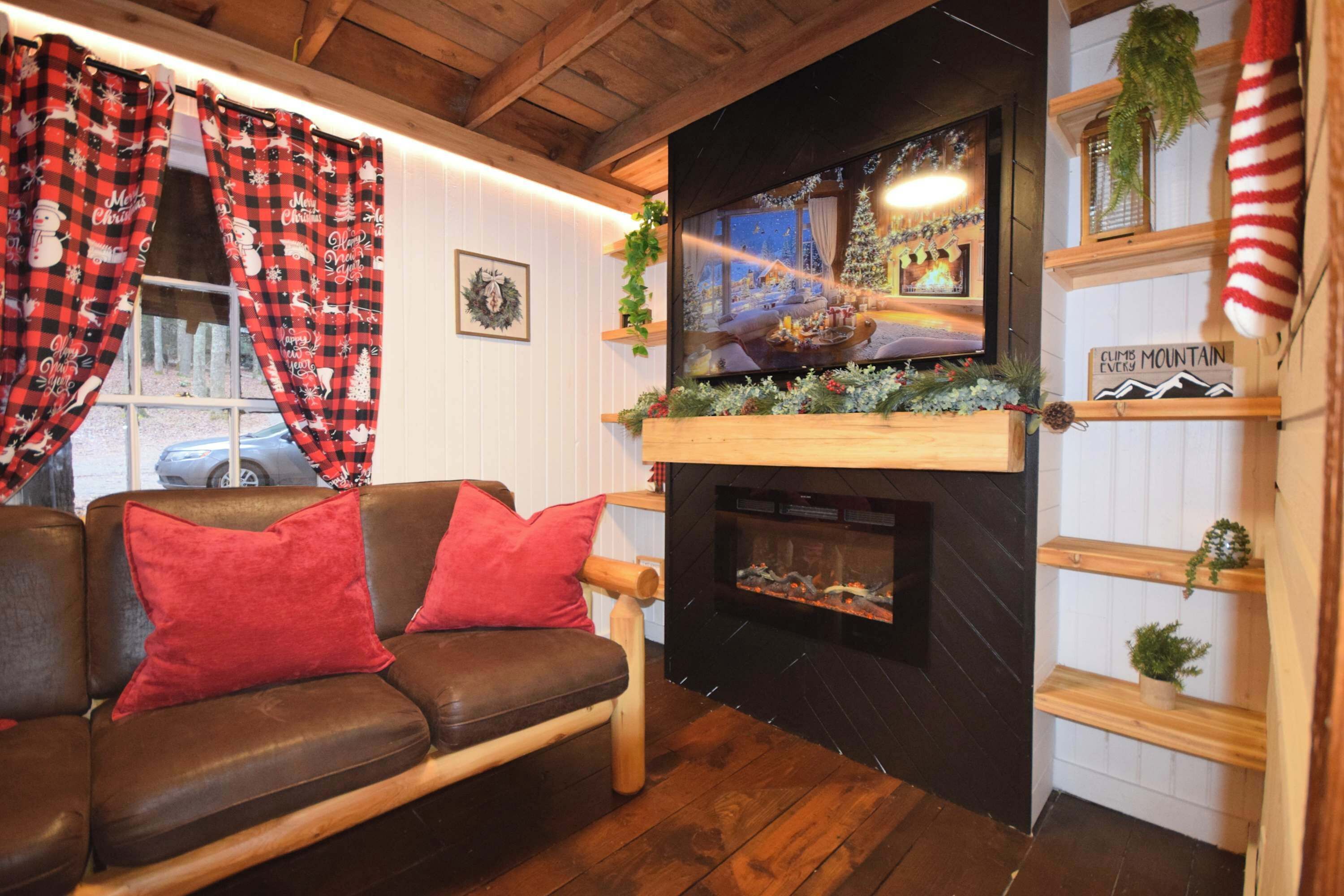 Fernseher, Kamin, Arbeitsbereiche