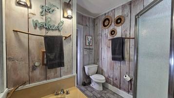 Shower, hair dryer, towels