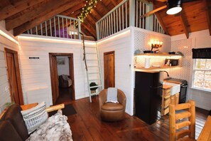 TV, lareira, escritórios