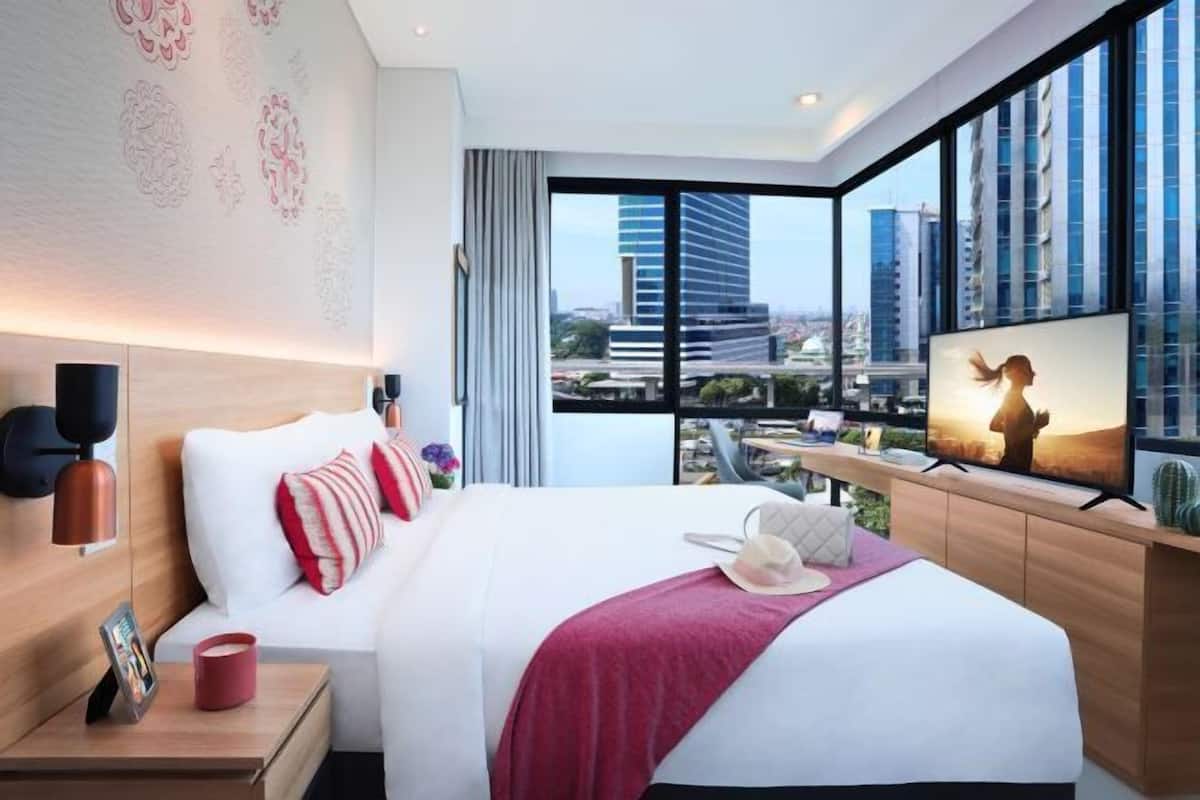 1 bedroom, premium bedding, in-room safe, desk