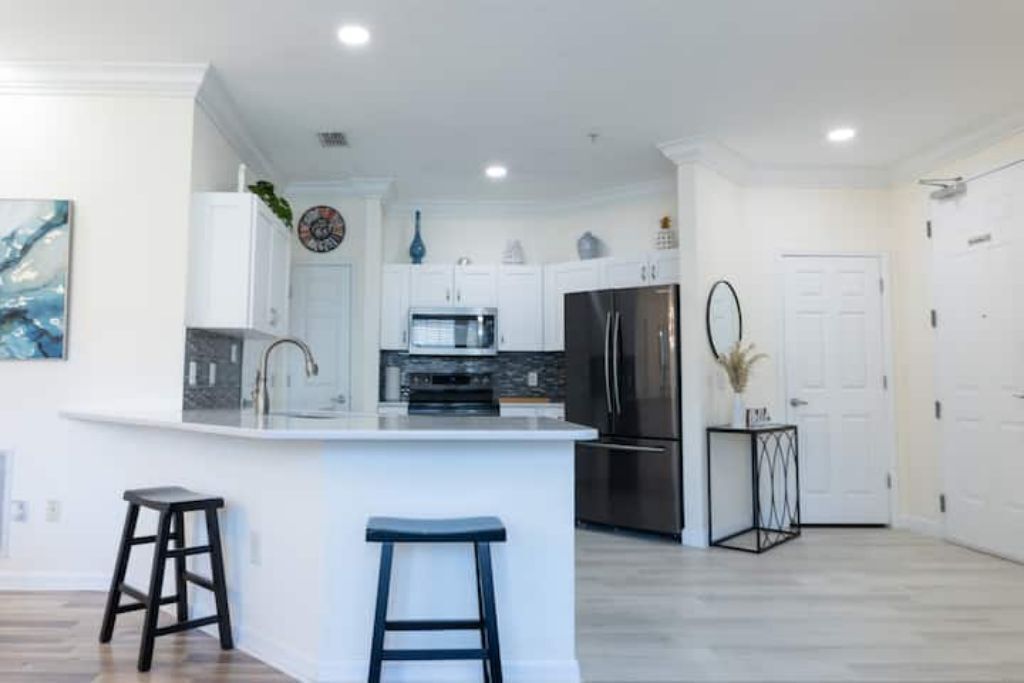 冰箱、微波炉、烤箱、炉灶