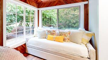 2 habitaciones, tabla de planchar con plancha, internet y ropa de cama