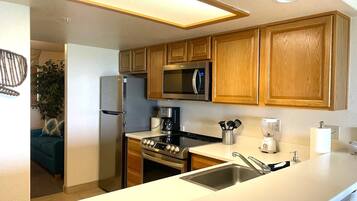 Refrigerador, microondas, parrilla de estufa y lavavajillas