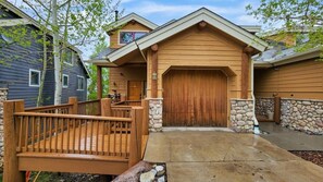 Property grounds - 4BDR Ski-in/Ski-Out by Snowflake Lift! (Blue River)