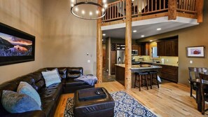 TV, fireplace - 4BDR Ski-in/Ski-Out by Snowflake Lift! (Blue River)