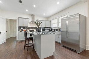 Fridge, oven, stovetop, dishwasher