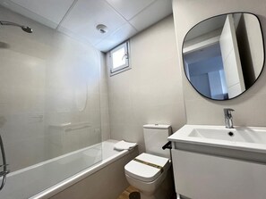 ヘアドライヤー、タオル