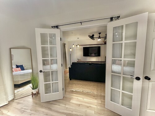 Located in The Heart of Old Town Scottsdale w/ Seasonally Heated Pool!!