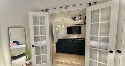 Located in The Heart of Old Town Scottsdale w/ Seasonally Heated Pool!!