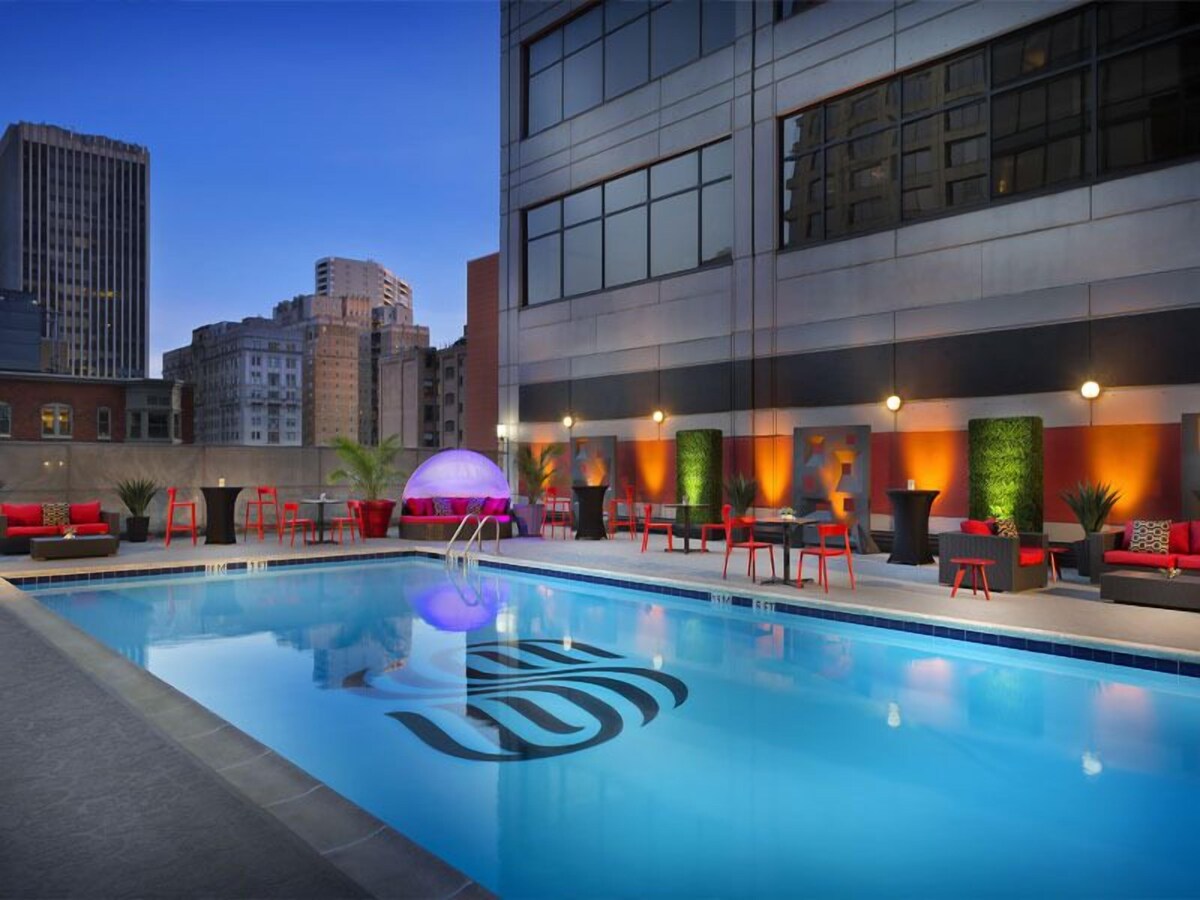 Short Drive to Rosenbach Museum! Downtown Location, Pool, Pets are Allowed!