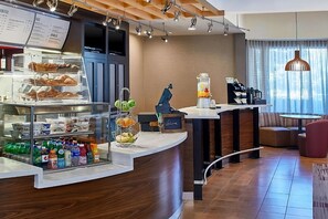 Dining - Only 10 Mins to Marbles Kids Museum! Pool, Pet-friendly, Free Shuttle Service! (Morrisville)