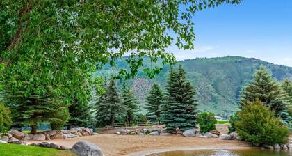 Dog Friendly Townhome in EagleVail with Views of the Peaceful Golf Course