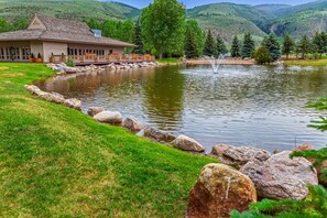 Property grounds - Dog Friendly Townhome in EagleVail with Views of the Peaceful Golf Course (Avon)