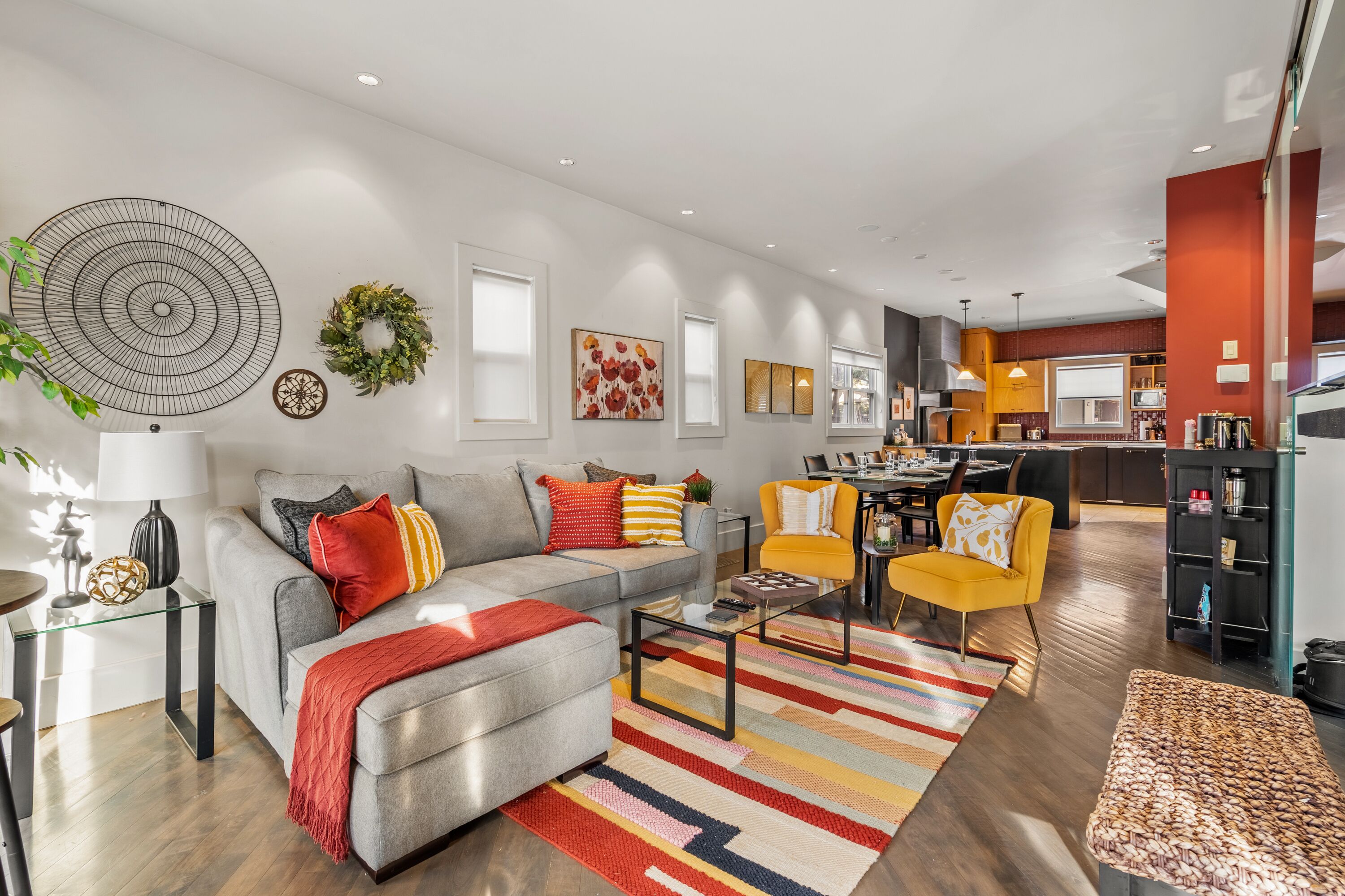 Smart TV, music library, stereo