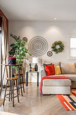 Smart TV, music library, stereo