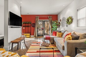 Smart TV, music library, stereo