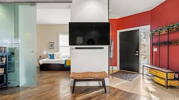 3 bedrooms, desk, iron/ironing board, travel crib